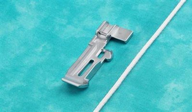 Hovedbilde (4J11) Piping/Bias fot for overlock pfaff/Husqvarna 620117596
