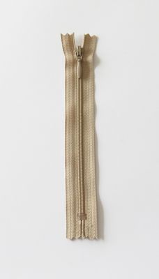YKK 4MM SPIRAL, FAST F. BEIGE 4421-18-0573