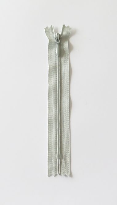 Hovedbilde YKK 4MM SPIRAL, FAST F. L.GRÅ 30 CM 4421-30-574